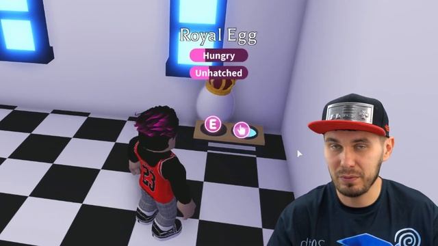 Роблокс Покупаем КОРОЛЕВСКОЕ Яйцо! Что ВНУТРИ? Roblox Adopt Me #ZePlay смотреть онлайн