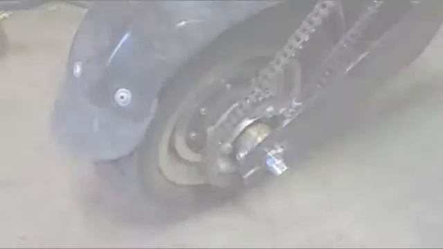 Восмискоростное колесо на мотосамокате смотреть онлайн