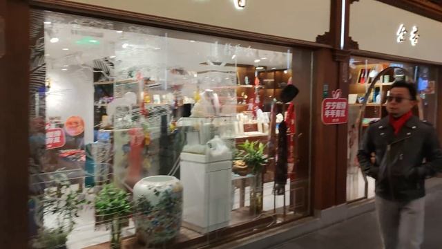 4K Shanghai Snow Walk~Snowy Yu Garden|Chinese New Year Decoration 2023 漫步在雪花纷飞的上海豫园/感受新春佳节的喜庆气氛 смотреть онлайн