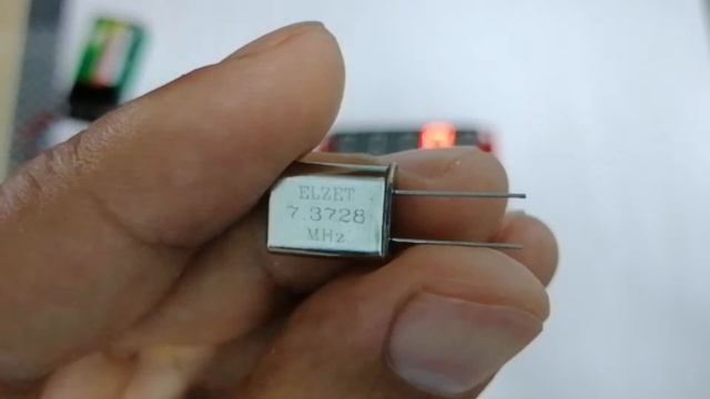 Частотомер из Китая на PIC16F628A | Проверка работы в качестве тестера кварцев и частотомера смотреть онлайн
