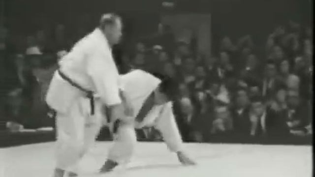 Judo / OS1964 / Open / 1e ronde: Kaminaga - Petherbridge смотреть онлайн