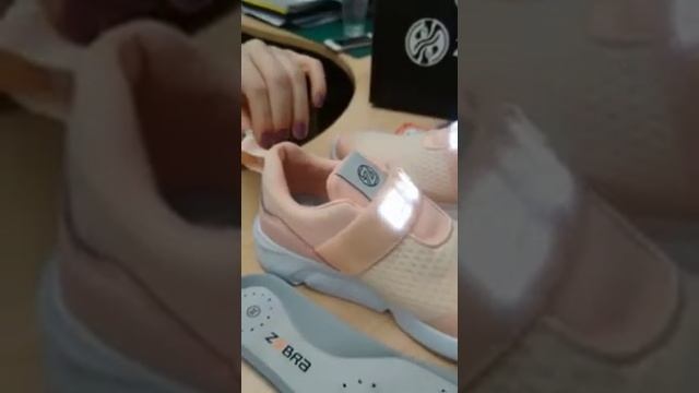 Мастер-класс от ЗЕБРЫ кроссовки с бегущей строкой смотреть онлайн