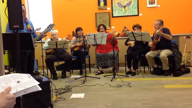 Mather's Ukulele Players In the Middle of the Road