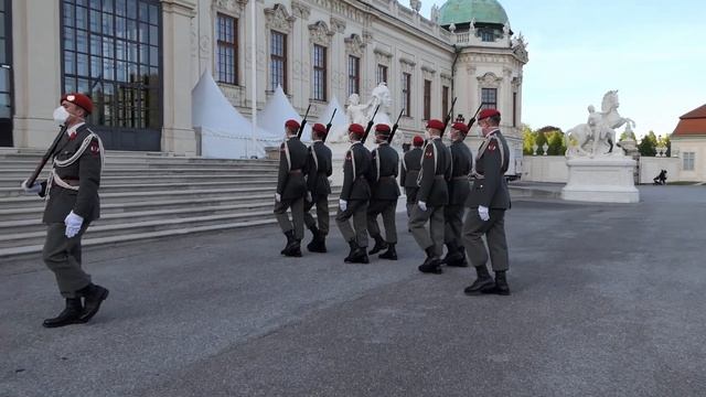 Garde Ehrenposten Wien Belvedere смотреть онлайн