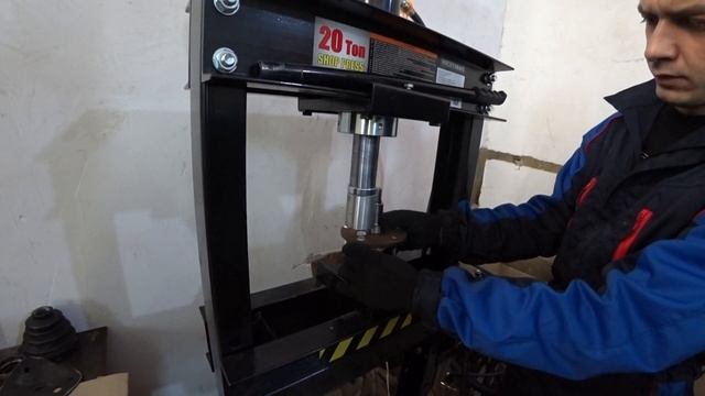 Сборка переднего кулака (Часть2) и Сборка блока реле (Часть1)- Toyota Chaser Tourer.V (JZX-100) ?18 смотреть онлайн