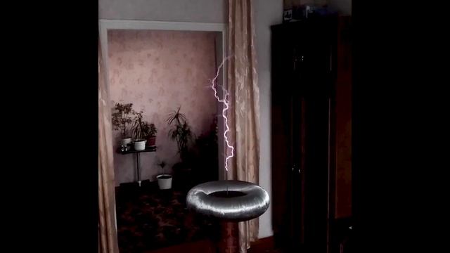 Музыкальная катушка Тесла (первый опыт). смотреть онлайн