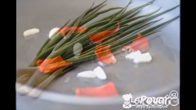 ТАЙСКАЯ КУХНЯ: КРЕВЕТКИ ЖАРЕНЫЕ С ЧИЛИ. КРЕВЕТКИ КУСАЮТСЯ! смотреть онлайн