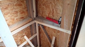 Один из вариантов по обшивке стен веранды панелями МДФ