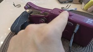 мини швейная машинка как заправить нитку