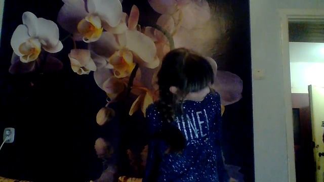 Танцы под популярные песни :-:-) смотреть онлайн