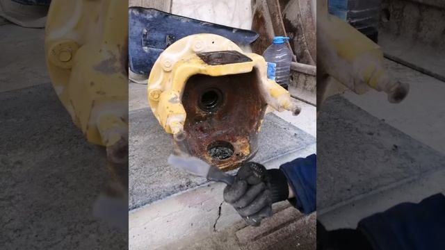 замена сальник ступицы caterpillar 444F смотреть онлайн