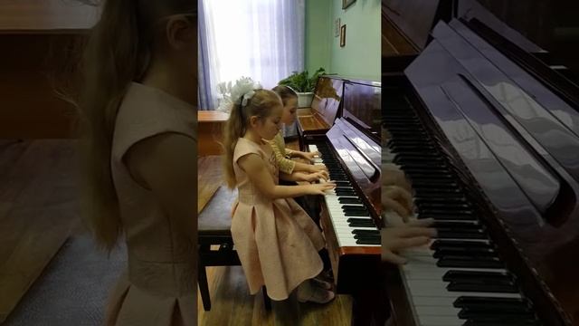Забава Савкина и Светлана Засорина, С. Прокофьев - "Гавот" смотреть онлайн
