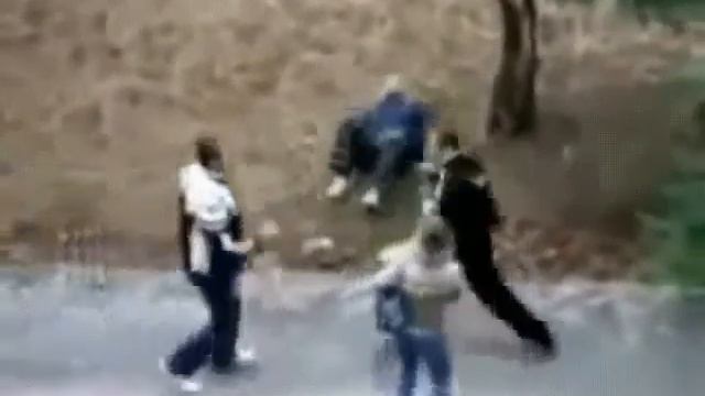 Гопник ударил девушку боксера! смотреть онлайн