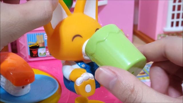 Pororo and Conveyor belt sushi surprise eggs toys play смотреть онлайн