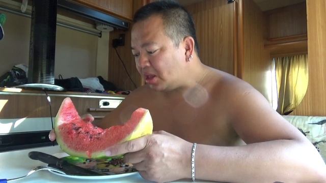 ASMR MERENDA CON ANGURIA E RUTTI CAMPER FIAT DUCATO RIMOR 1.9 ASHLEY #56 在露营车里吃饭 смотреть онлайн