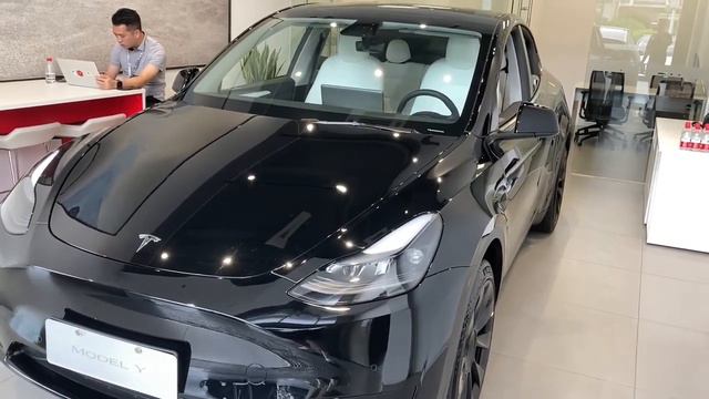 Tesla Model Y без посредников в Китае. Краткий обзор китайской версии Model Y смотреть онлайн