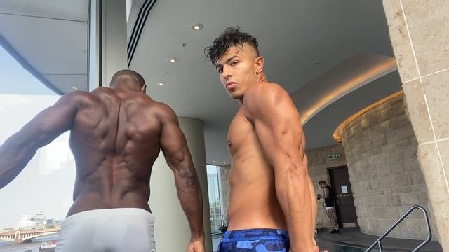 Flexing 4 Muscle Worship! смотреть онлайн