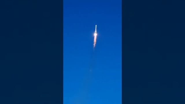 Старт ракеты с близкого расстояния опубликовал космонавт Олег Артемьев смотреть онлайн