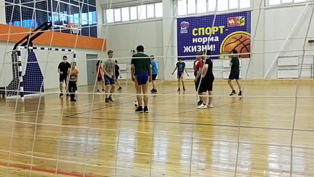 Гиревой спорт. Игра в футбол. смотреть онлайн