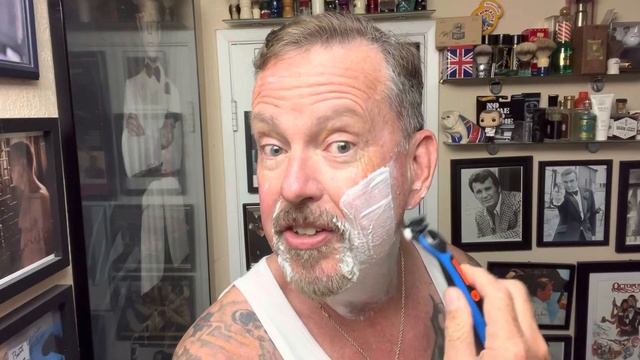 Bugatti Edition Gillette Heated Razor & Barbus Classic. смотреть онлайн