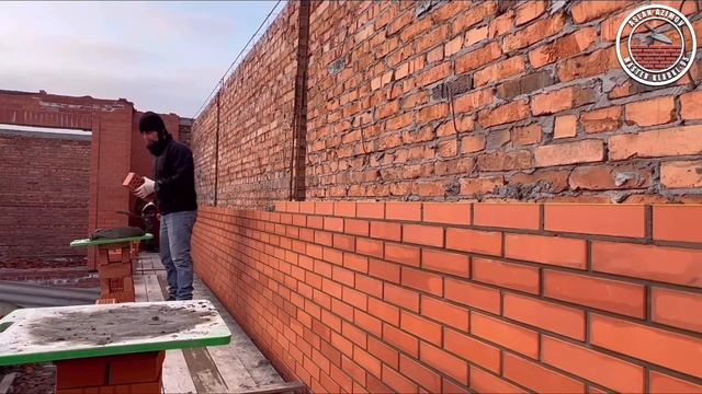 Кирпичная кладка под навесом-строительство-мансардного дома. смотреть онлайн
