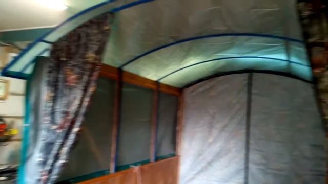 Плот-катамаран из восьми бочек на металлическом каркасе смотреть онлайн