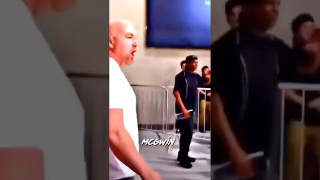 А каким, видом вы занимаетесь? Я занимался самбо кикбоксинг и сейчас боксом начну)