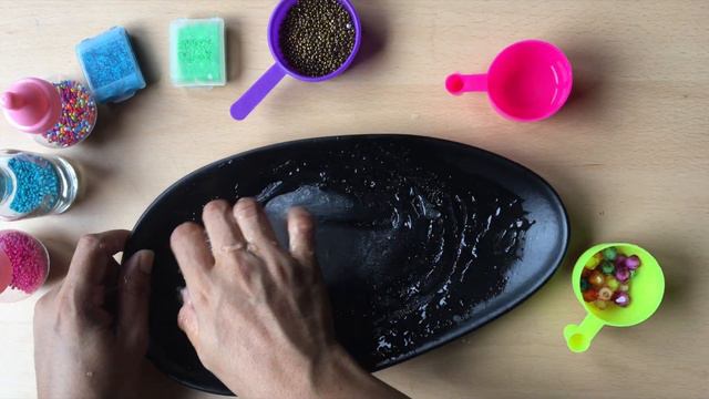 Mixing beads and glitter slime into clear slime смотреть онлайн