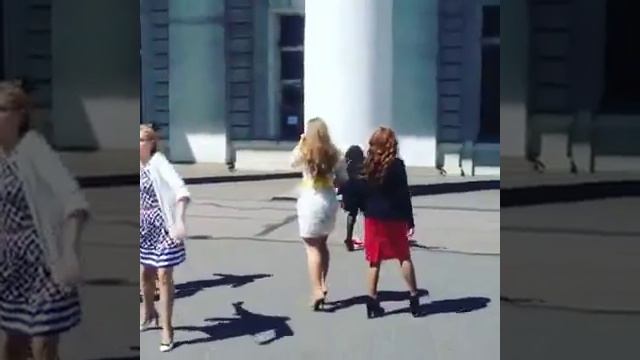 Когда твоя девушка поймала букет невесты (6 sec) смотреть онлайн