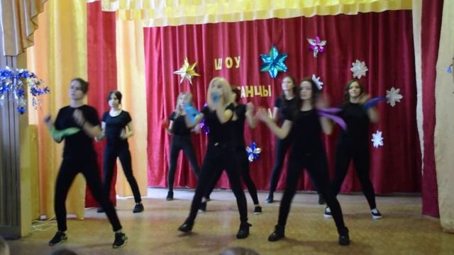 Танец в школе на новый год. 10 класс. флешмоб смотреть онлайн