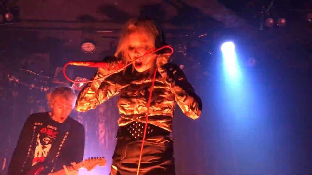 Alice Glass - Cease and Desist [Live Melbourne 17th June 2018] смотреть онлайн