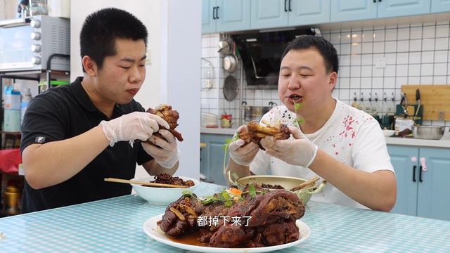 红烧猪蹄来啦！慢炖6个小时，软烂脱骨，满屋肉香，阿强直接上手啃，爽！【cram阿强】