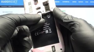 Как вставить в Nokia 1 SIM-карту и SD-карту памяти?