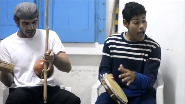 Capoeira de Angola é jogada na beira do mar. смотреть онлайн