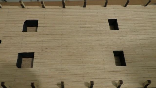 Сборка парусника 12 Апостолов: Нанесение лака на палубу модели парусника смотреть онлайн