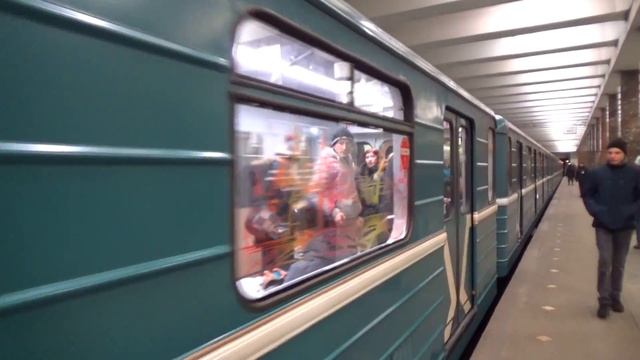 Последние минуты конечной станции Речной Вокзал и последний поезд следующий в тупик! смотреть онлайн