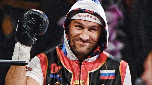 Ковалев одержал победу в дебютном бою в первом тяжелом весе