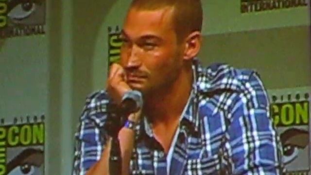 Andy Whitfield talking about his physique смотреть онлайн
