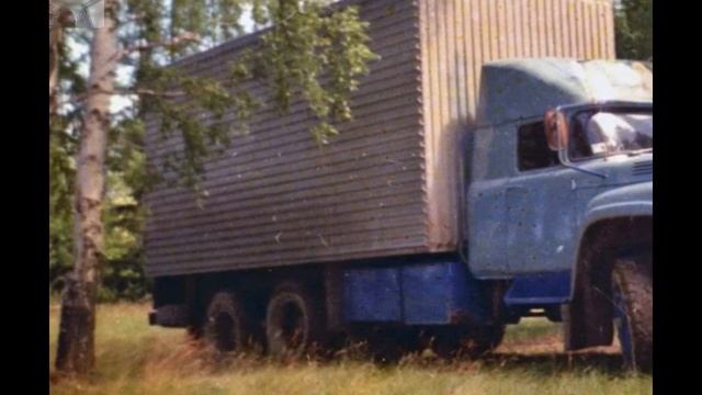 Дальнобойщик переделал ржавый ЗИЛ 133ГЯ в невероятный магистральный грузовик смотреть онлайн
