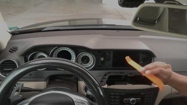 MERCEDES HOW TO: REMOVE 2012+ C-CLASS W204 DISPLAY SCREEN смотреть онлайн