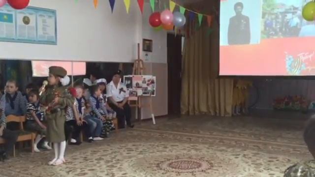 Девочка поет для ветеранов смотреть онлайн
