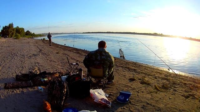 Волга раздает карасей.Бешеный клев смотреть онлайн