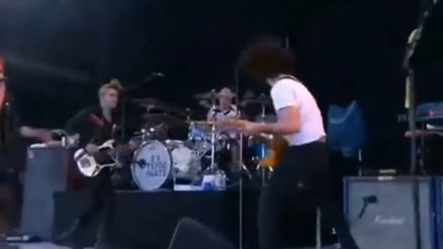 gerard way screaming at live shows смотреть онлайн