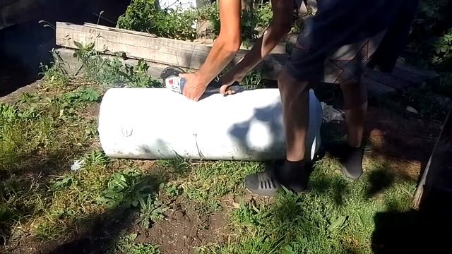 Начал делать из из старого водонагревателя мангал смотреть онлайн