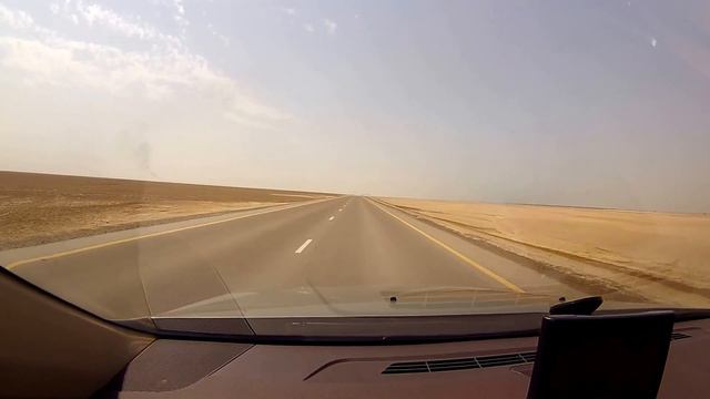 Дороги в пустыне под Абу-Даби 11.09.2015 смотреть онлайн