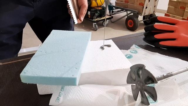 Oprava Trhlin V Betonu Pryskyřicí MAPEI Eporip. Obkladač Praha.