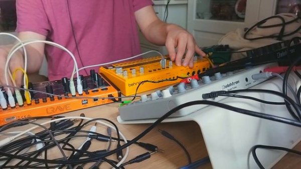 Behringer CRAVE + RD6