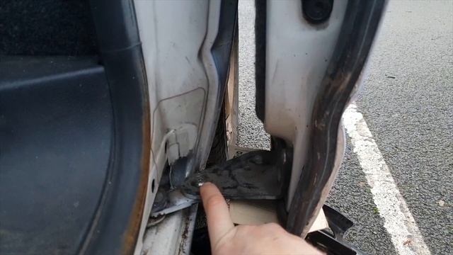 How To: VW T5 Lower Side Door Roller Replacement | Fixing Faulty Door Slider | Van Maintenance смотреть онлайн