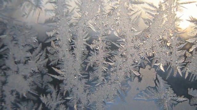 ПОЧЕМУ ЗИМОЙ УЗОРЫ НА ОКНАХ? WHY IN WINTER PATTERNS ON WINDOWS? смотреть онлайн