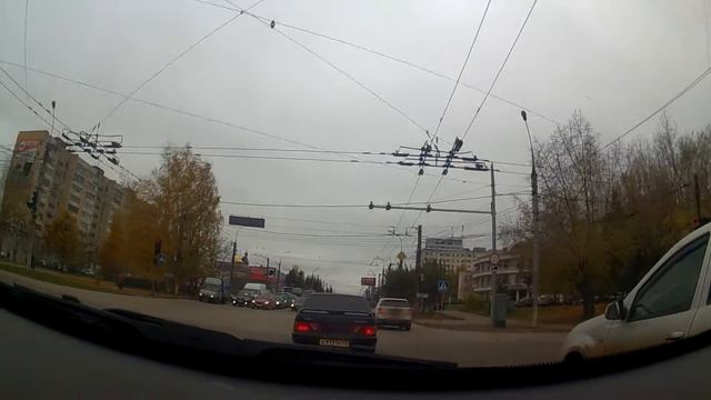 Видео: Как ехать по дороге без разметки? смотреть онлайн